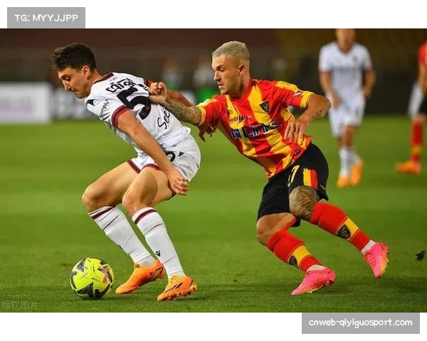 雨中进行,弗罗西诺内主场对阵莱切比赛因场地积水两度中断